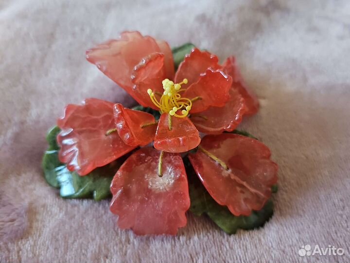 Цветок из натуральных камней