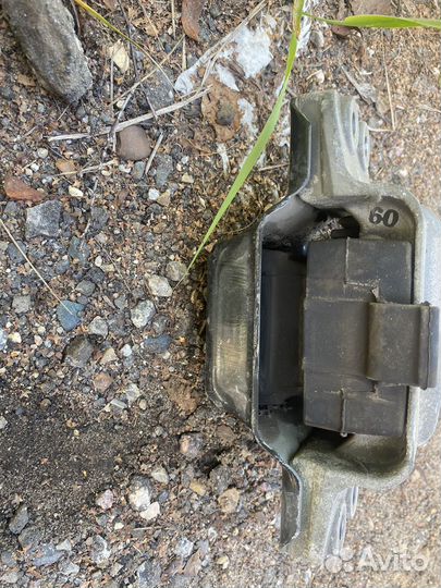 Подушка двигателя volkswagen golf 6