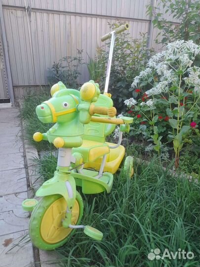 Детский трехколесный велосипед с музыкой