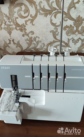 Швейная машинка коверлок Pfaff 3.0