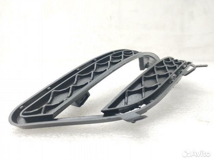 Решетка в бампер передняя правая Mercedes-Benz