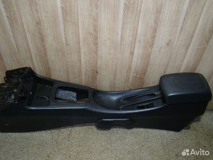 Консоль Nissan Almera (N16)