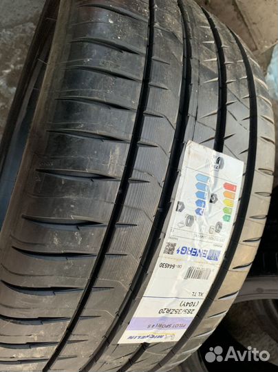 Michelin Pilot Sport 4 S 285/35 R20 104Y