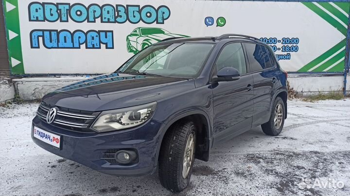 Плафон салонный Volkswagen Tiguan ZL6947101A