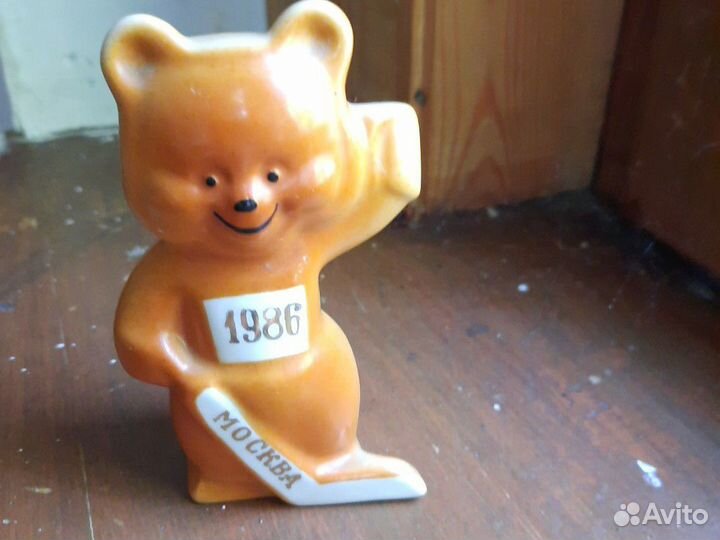 Мишка к играм по хоккею 1986г