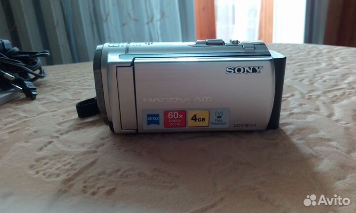 Видеокамера Sony DCR-SX44