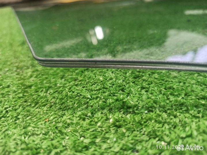 Стекло двери переднее правое Mercedes-Benz