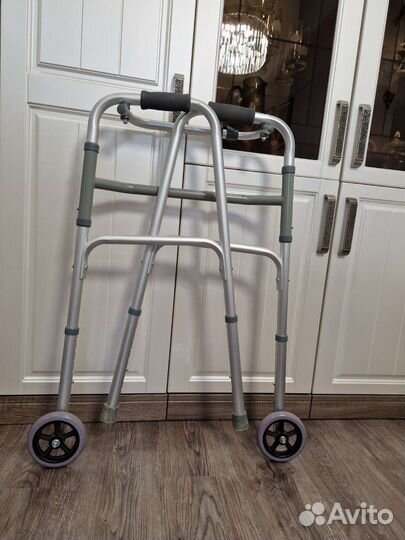 Ходунки для взрослых на колесах