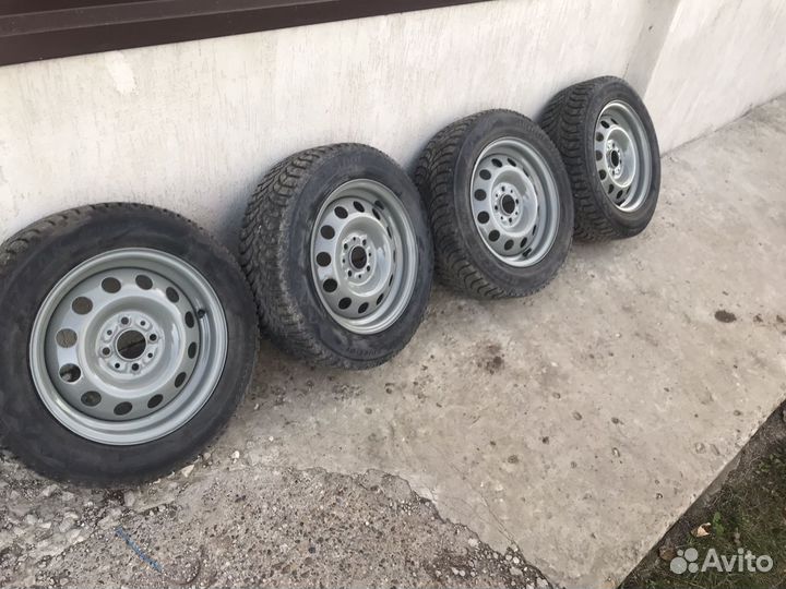 R14 Bridgestone Blizzak Spike-01 175/65, PCD 4x98 DIA 16