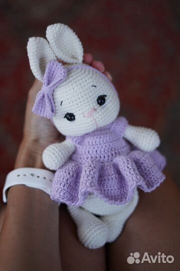 Вязаные игрушки зайка