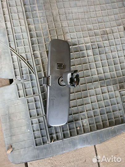 Зеркало заднего вида