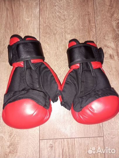 Боксерские перчатки