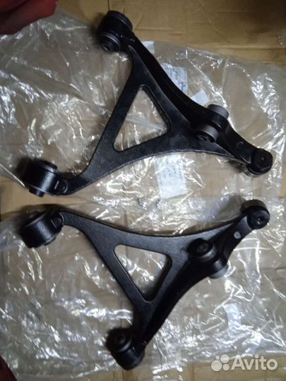 Рычаги передние нижние AWD Chrysler 300C