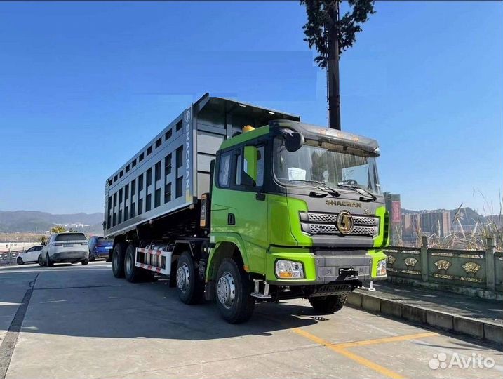 Водитель самосвала