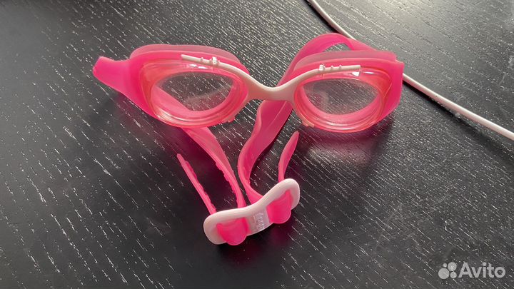 Детская шапочка и очки для бассейна