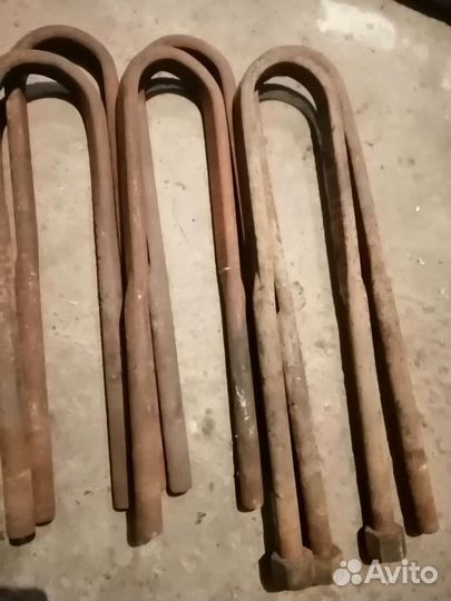 Стремянка задней рессоры