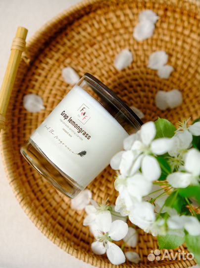 Ароматические свечи в стакане