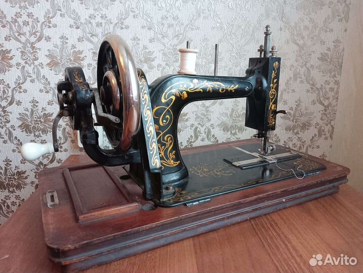 Винтажная швейная машинка erda