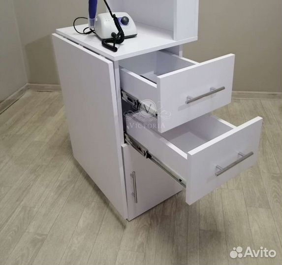 Маникюрный стол складной