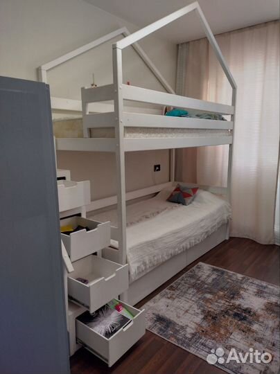 Детская двухярусная кровать домик (дерево)