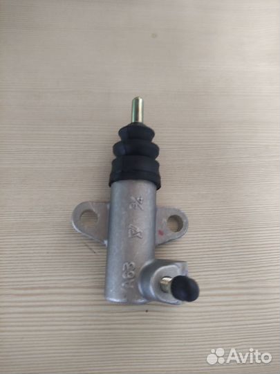 Продам рабочий цилиндр сцепления на Ниссан