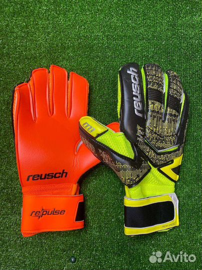 Вратарские перчатки в ассортименте