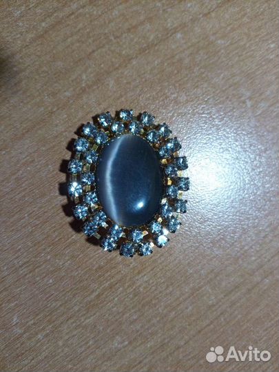 Бусы, брошь