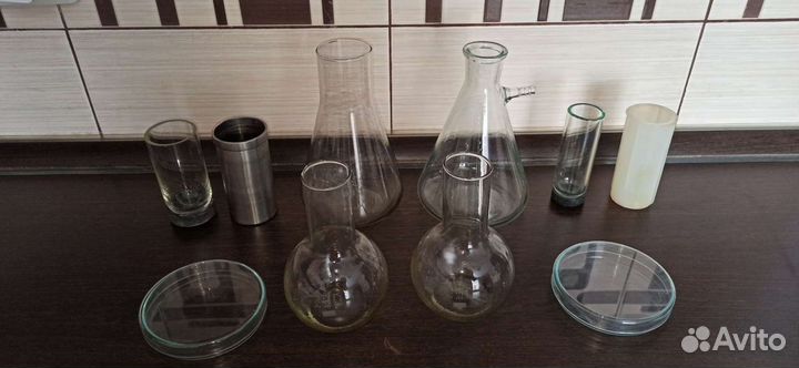 Лабораторная посуда, колба, мерный целиндр
