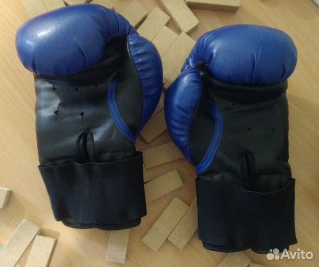 Боксерские перчатки 10