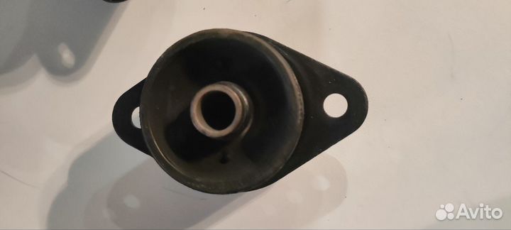 Подушка рамы кузова Toyota Land Cruiser Lexus LX47