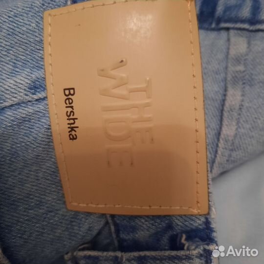 Джинсы клеш bershka