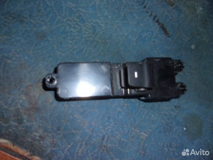 Кнопка стеклоподъемника. Hyundai Tucson 3. 2017г