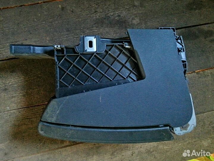 Подлокотник кожаный Volkswagen Passat B6