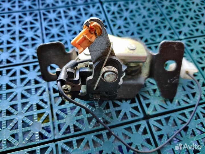 Замок багажника Маzdа Dеmio DW