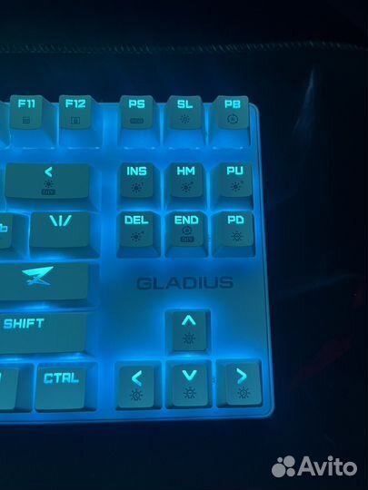 Игровая механическая клавиатура белая