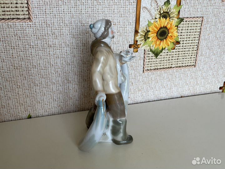 Фарфоровые статуэтки Рыбак с неводом