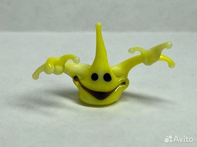 Стекляная фигурка приведение