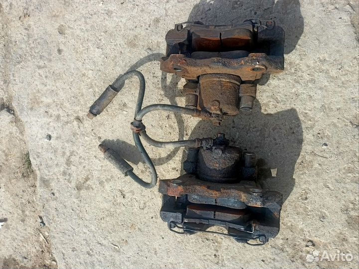 Тормозной суппорт передний Opel Astra H