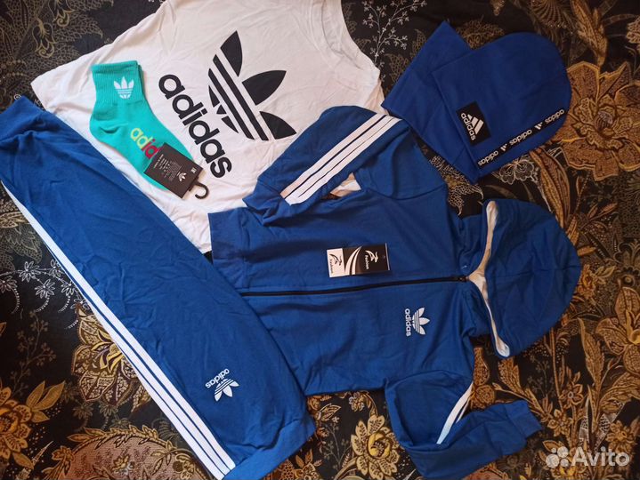 Спортивный костюм тройка новый