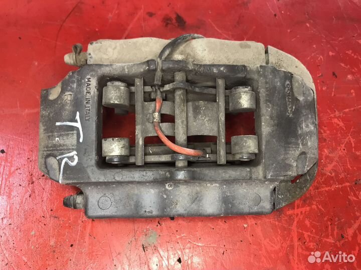 Суппорт задний правый Volkswagen Touareg 5.0