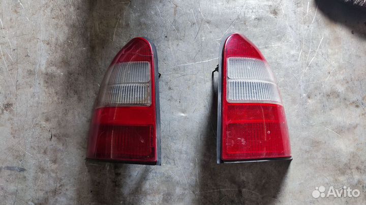 Задний фонарь вектра б универсал