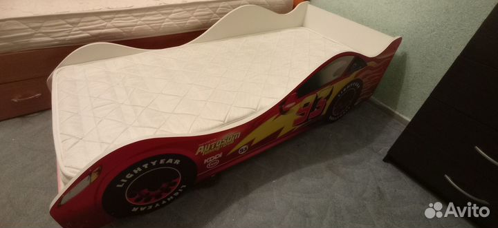 Продам детскую кровать и матрас