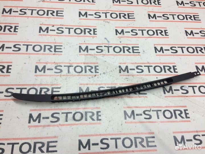 Решетка вентиляционная правая Mercedes-Benz