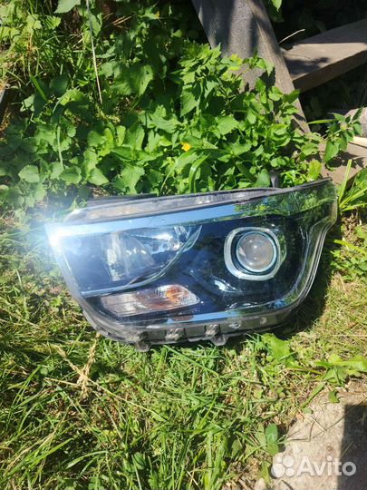 Фара левая Hyundai Grand Starex