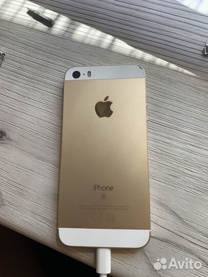Телефон iPhone se