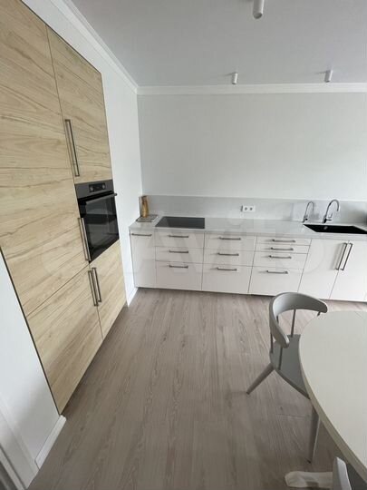 2-к. квартира, 80 м², 10/25 эт.