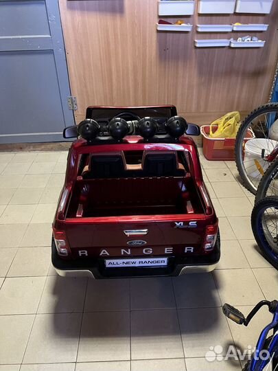 Продаю электромобиль детский