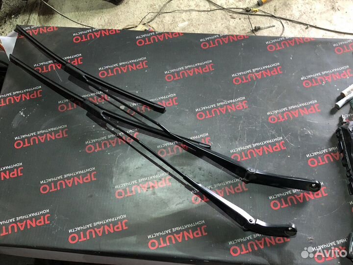 Поводок дворников правый Ауди А4 Б8