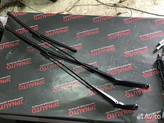 Поводок дворников правый Ауди А4 Б8