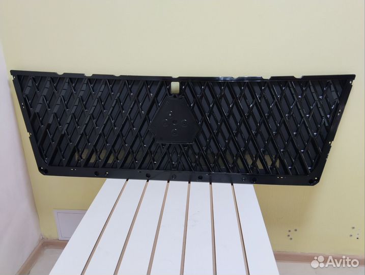 Решётка капота декоративная Sitrak C7H MAX